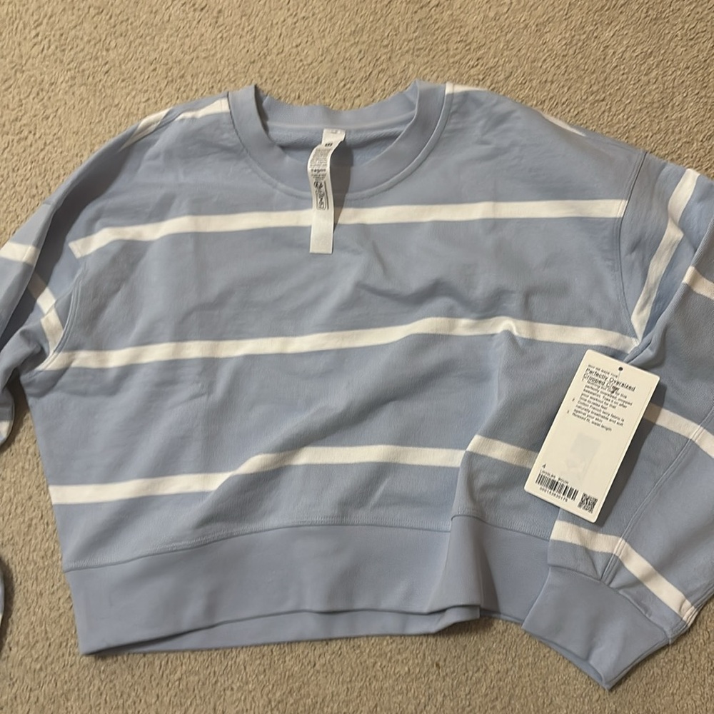 NWT Lululemonmon size 4 perfectly oversized cropped crew
